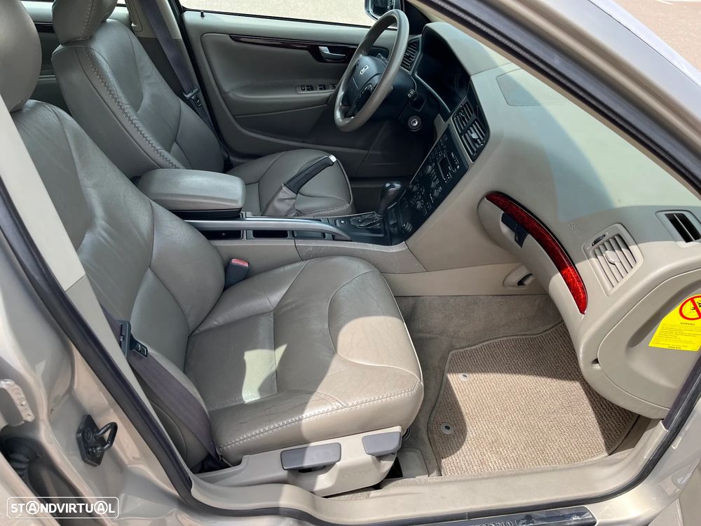 Volvo XC 70 D5 Nivel 2 Auto. - 17