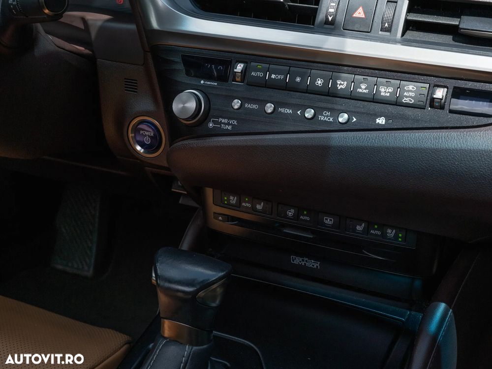 Lexus Seria ES 300h 2.5 TNGA HV 25H- 4X2 CVT Executive - 12