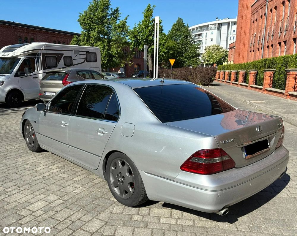 Lexus LS Voyage - 5