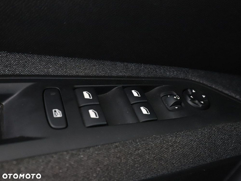 Peugeot 5008 1.2 PureTech Active S&S EAT6 - 36