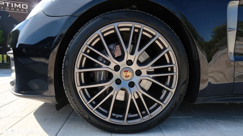 Porsche Panamera 4 Platinum Edition - 30