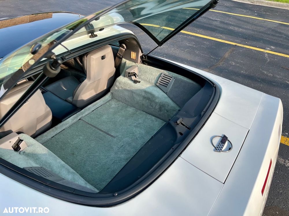 Chevrolet Corvette - 20