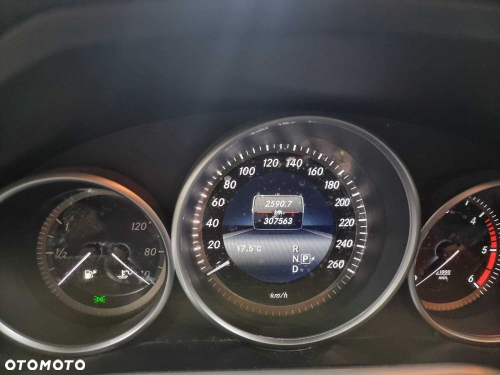 Mercedes-Benz Klasa E - 27