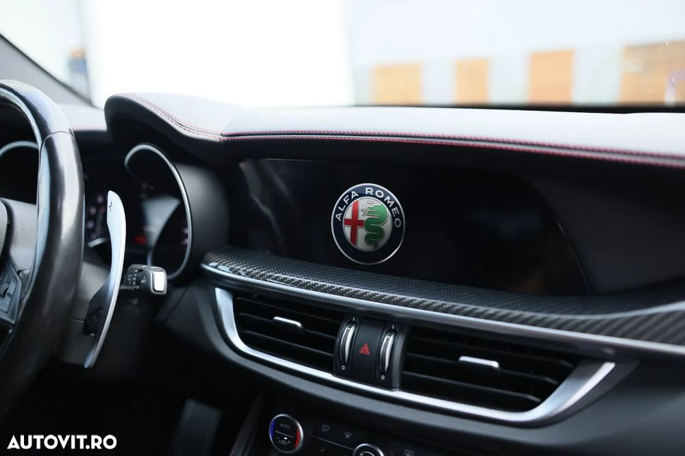 Alfa Romeo Stelvio V6 2.9 Bi-Turbo AT8-Q4 Quadrifoglio - 17