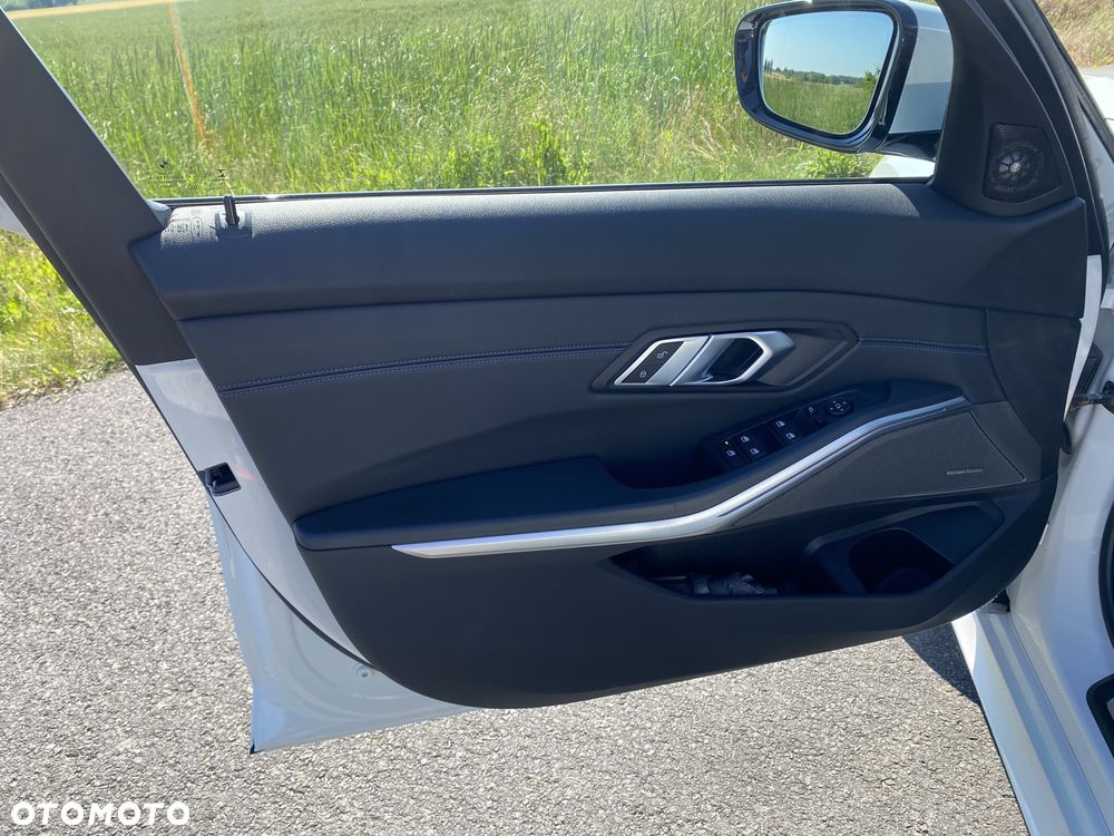 BMW Seria 3 330i M Sport sport - 22