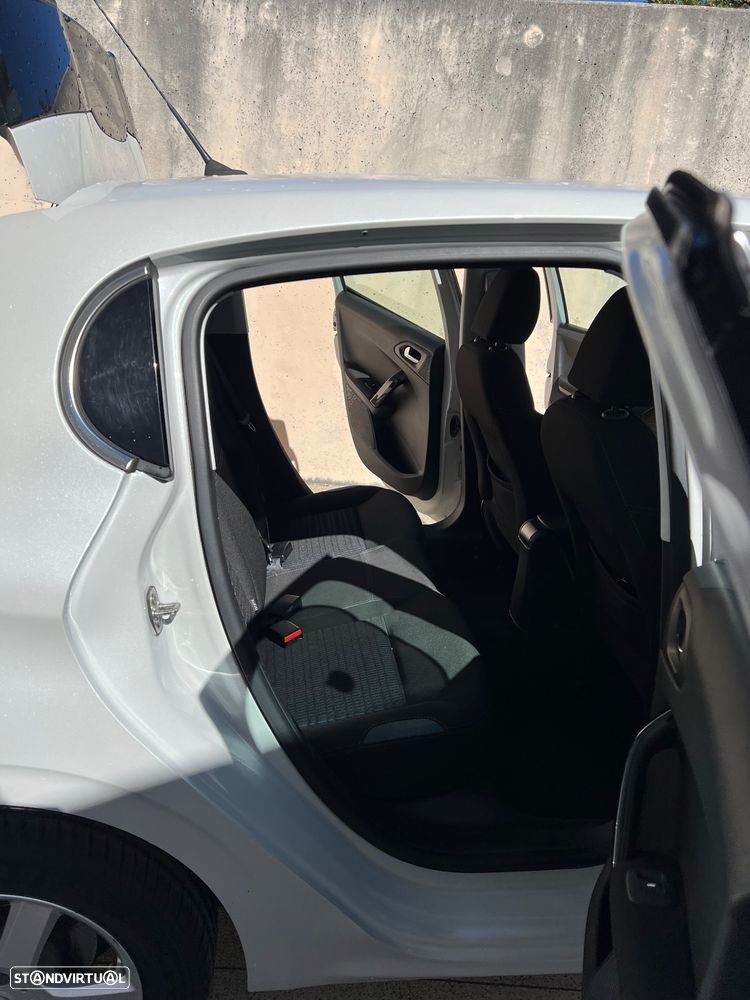 Peugeot 208 - 5
