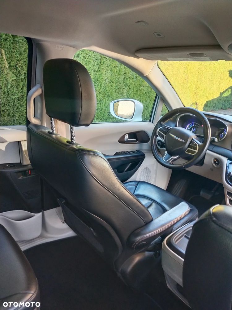 Chrysler Pacifica - 13