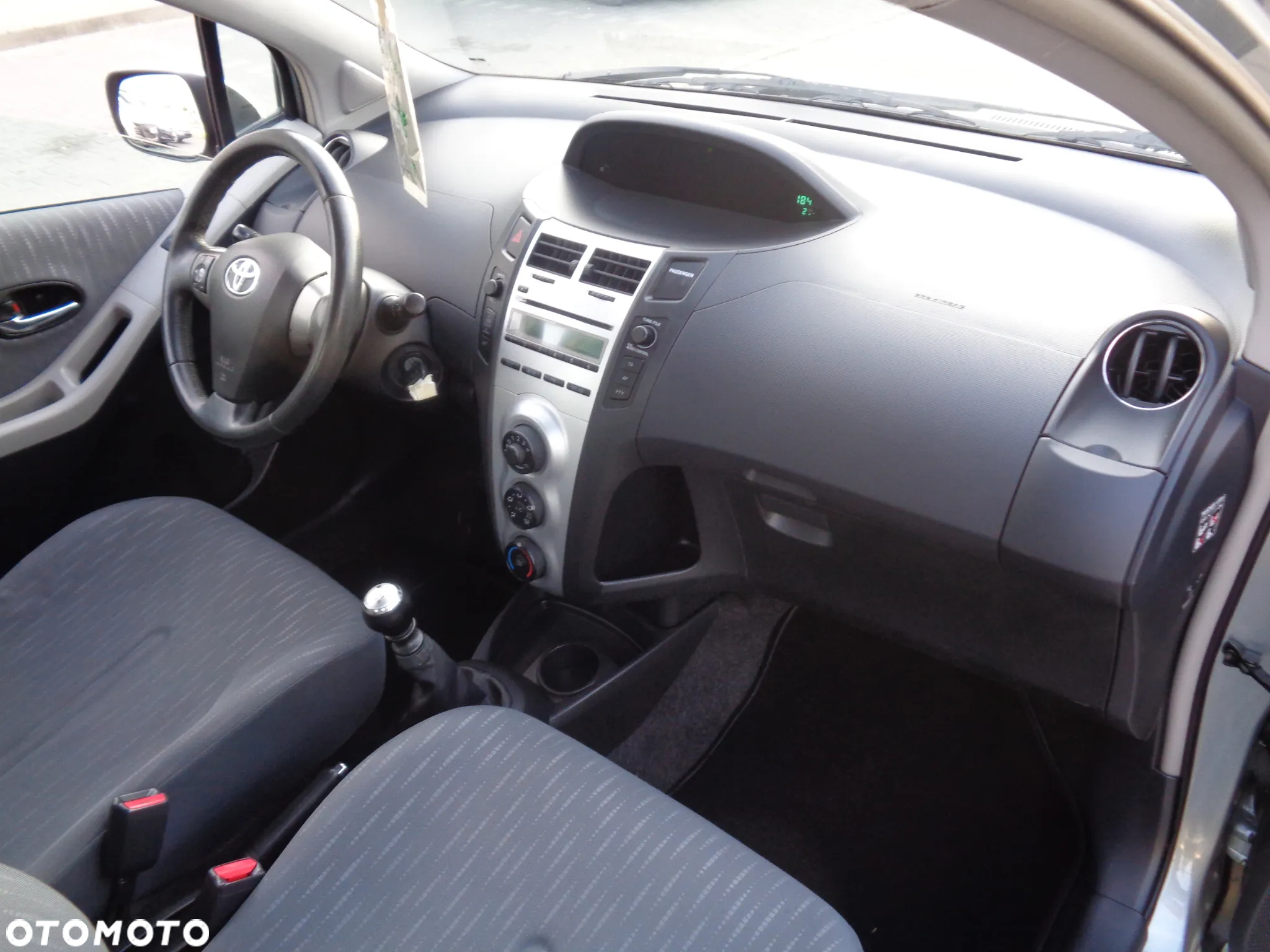 Toyota Yaris 1.33 Prestige - 8