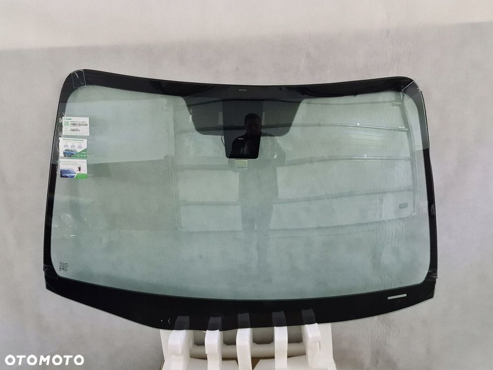SZYBA PRZEDNIA CZOŁOWA TOYOTA SIENNA PO 2018 ROK - 1