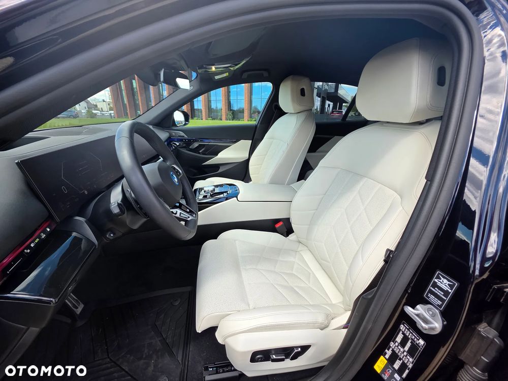 BMW Seria 5 550e xDrive PHEV M Sport - 13