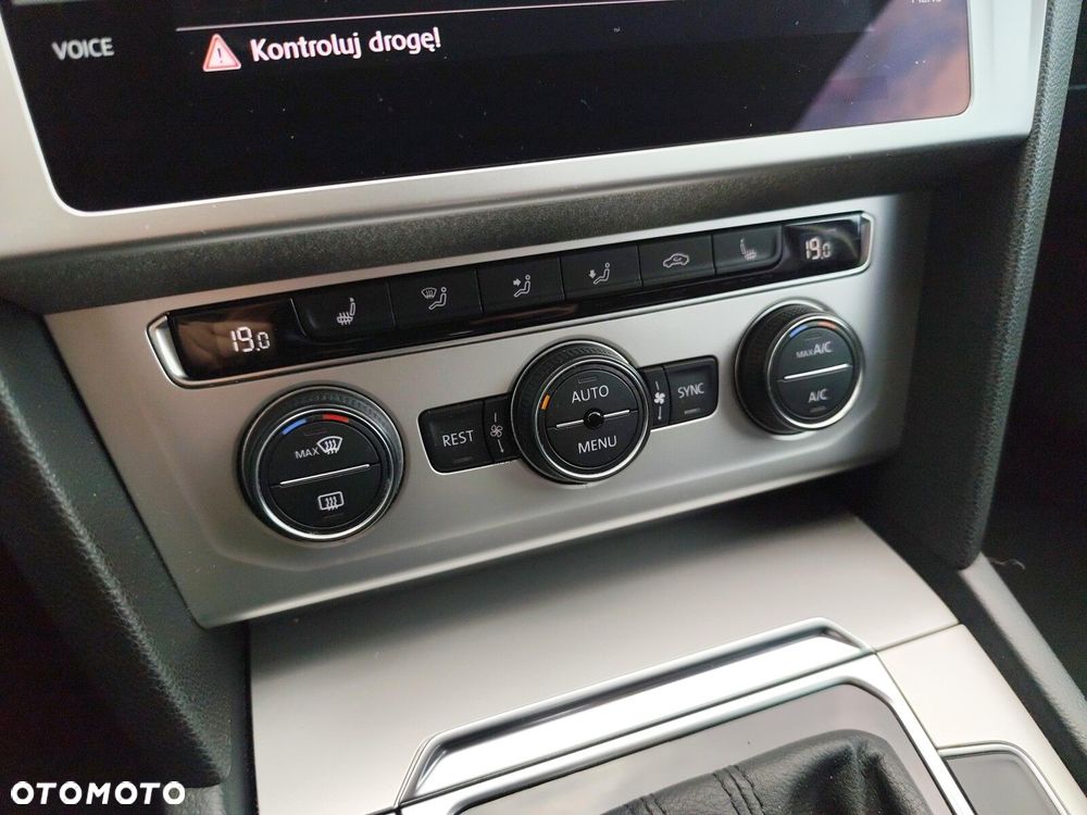Volkswagen Passat - 32