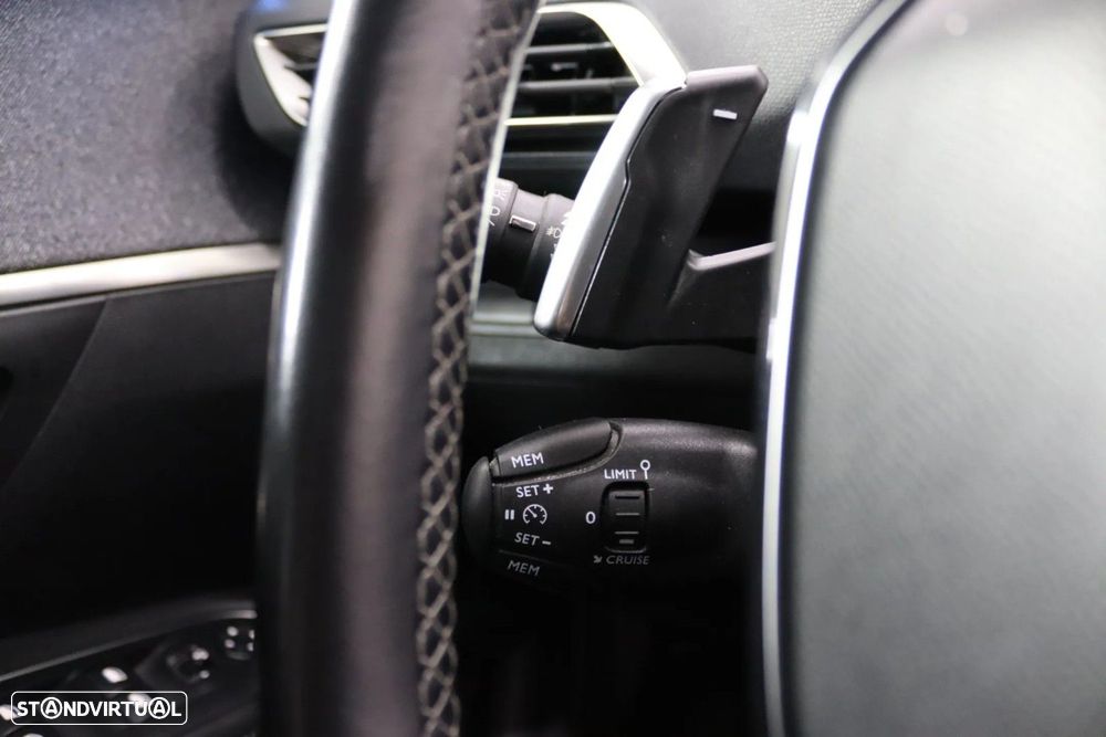 Peugeot 5008 1.2 PureTech Allure EAT8 - 11