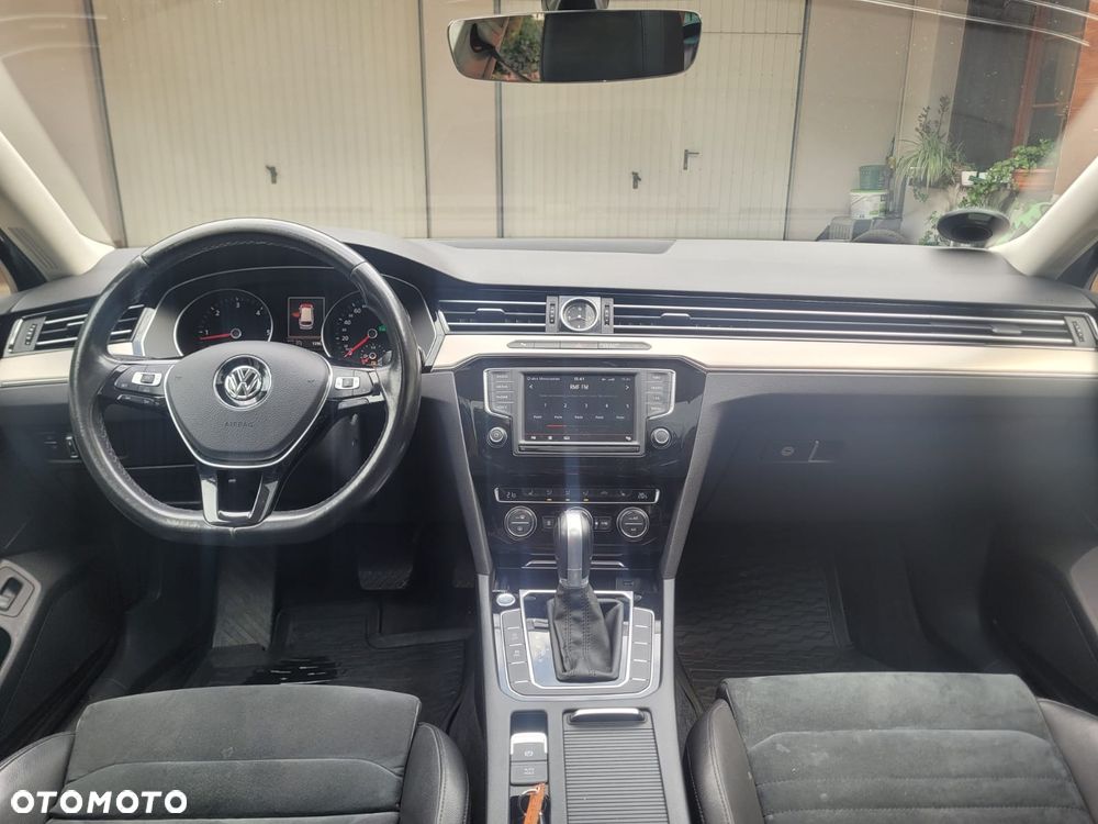 Volkswagen Passat 2.0 TDI SCR DSG Comfortline - 39