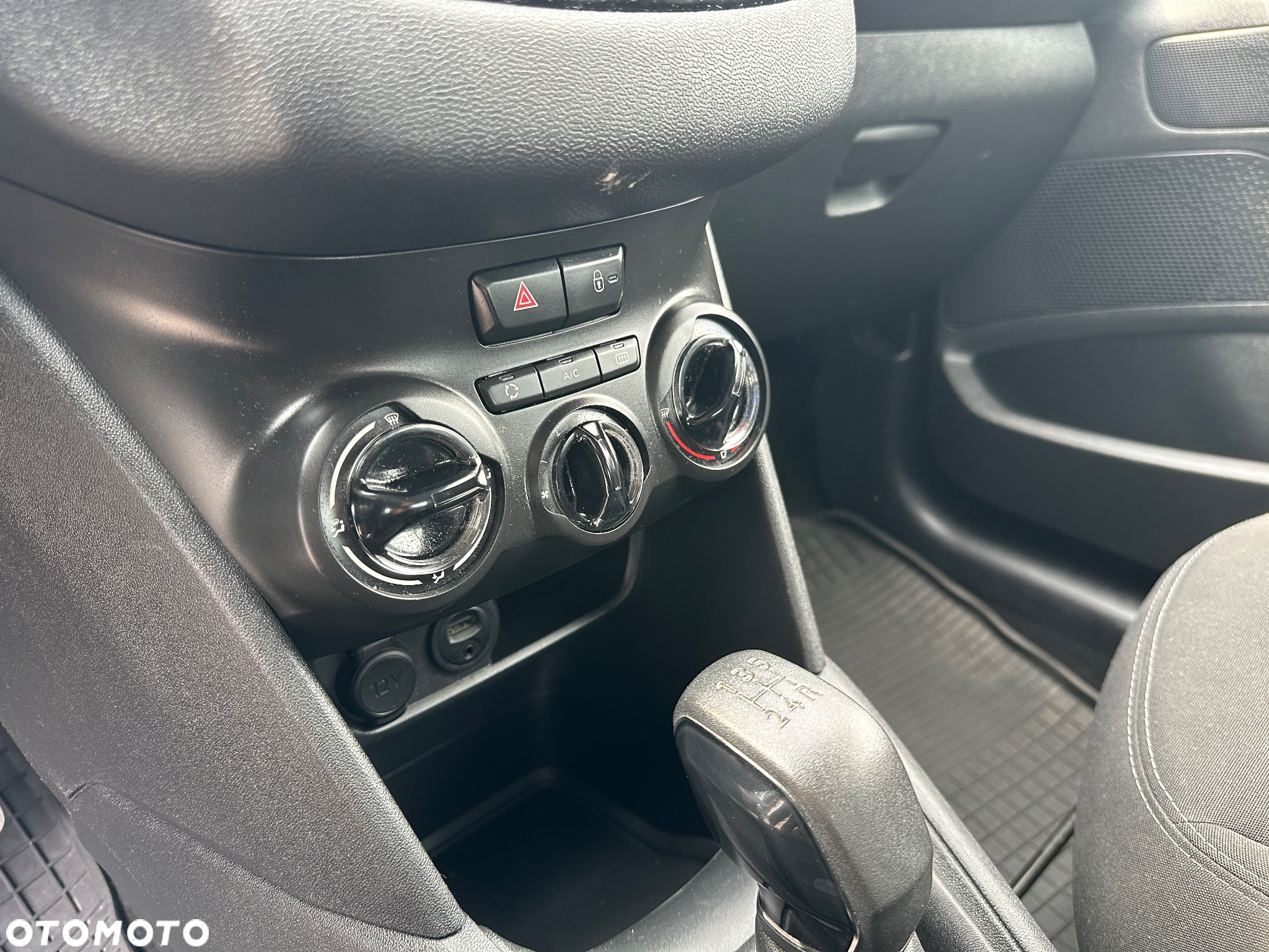 Peugeot 208 82 VTI Allure - 21