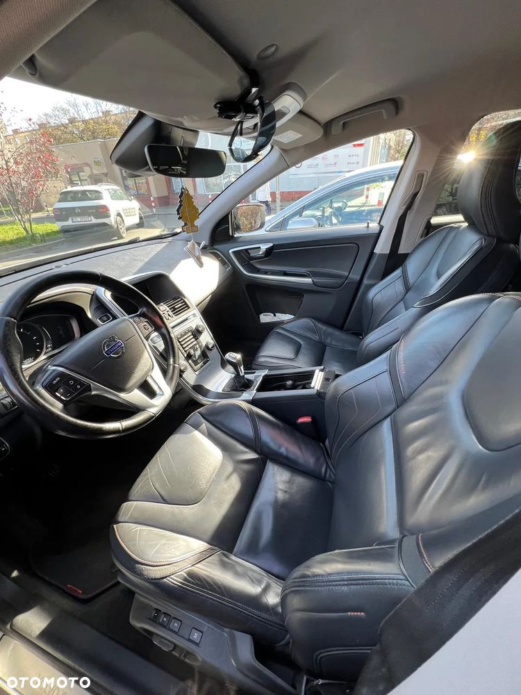 Volvo XC 60 D3 Drive-E Ocean Race - 11