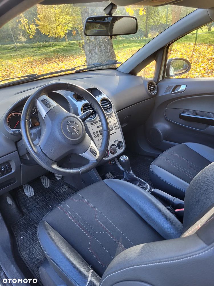 Opel Corsa 1.4 16V Edition 150 - 10