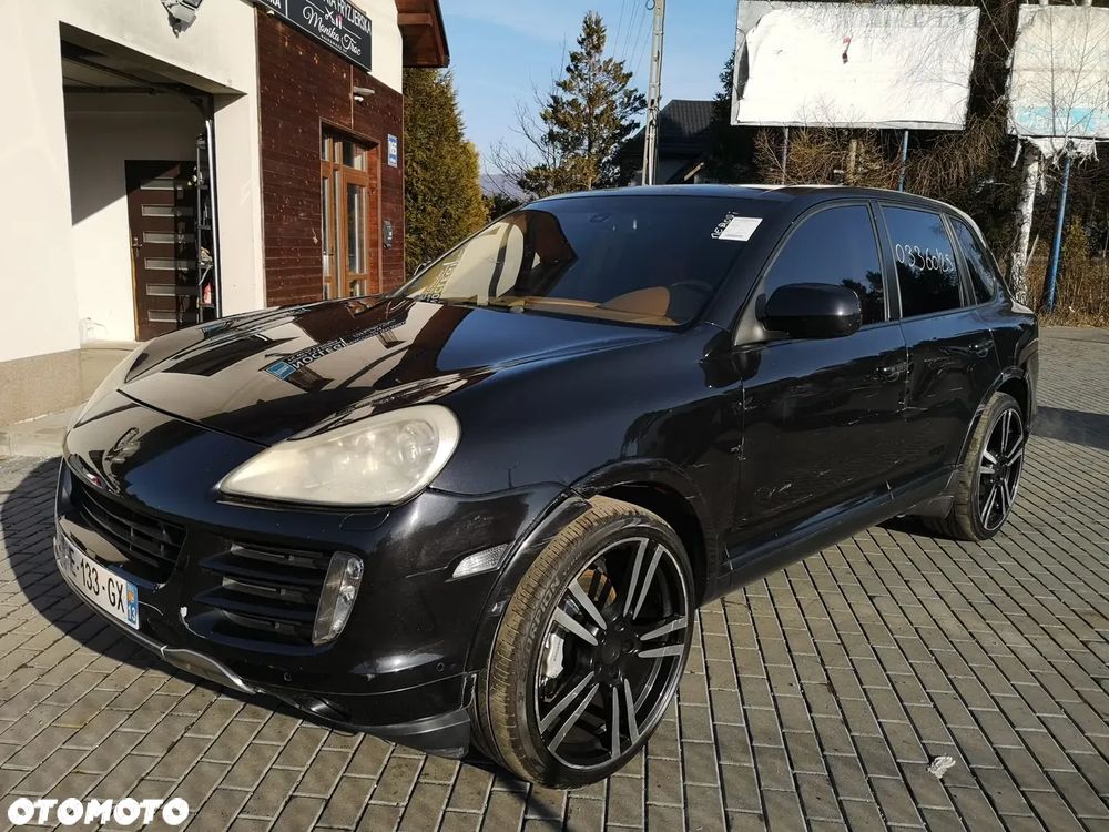 Porsche Cayenne - 1