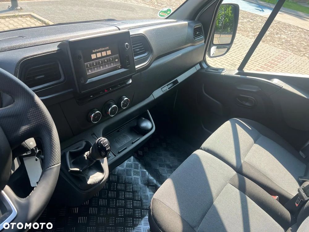 Renault Master 2.3 DCI / 136 KM / L2H2 / - 28