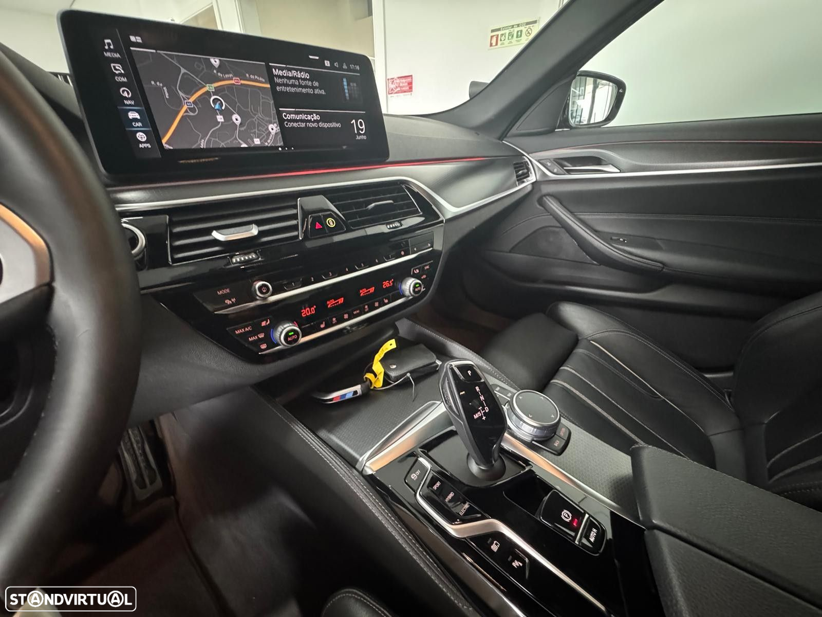 BMW 520 e Pack M - 25