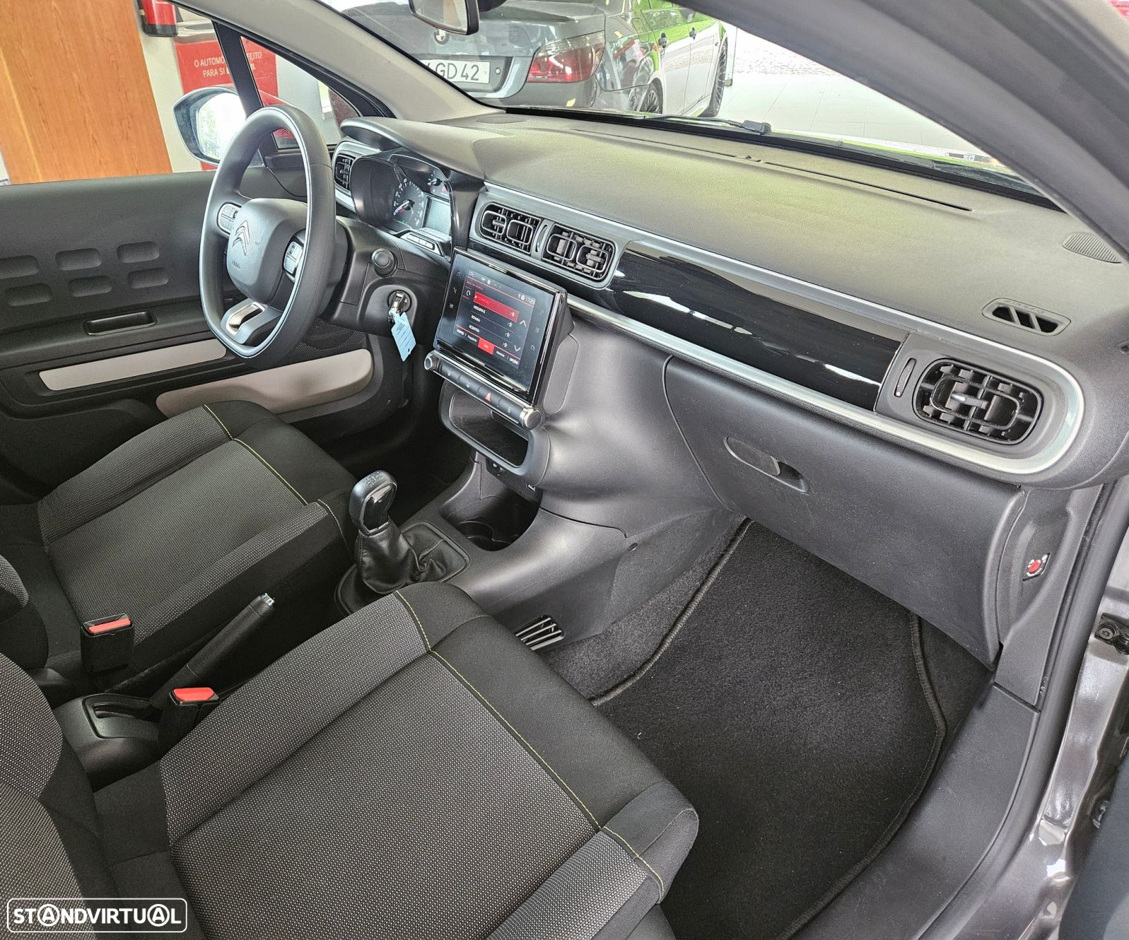 Citroën C3 1.2 PureTech Shine - 34