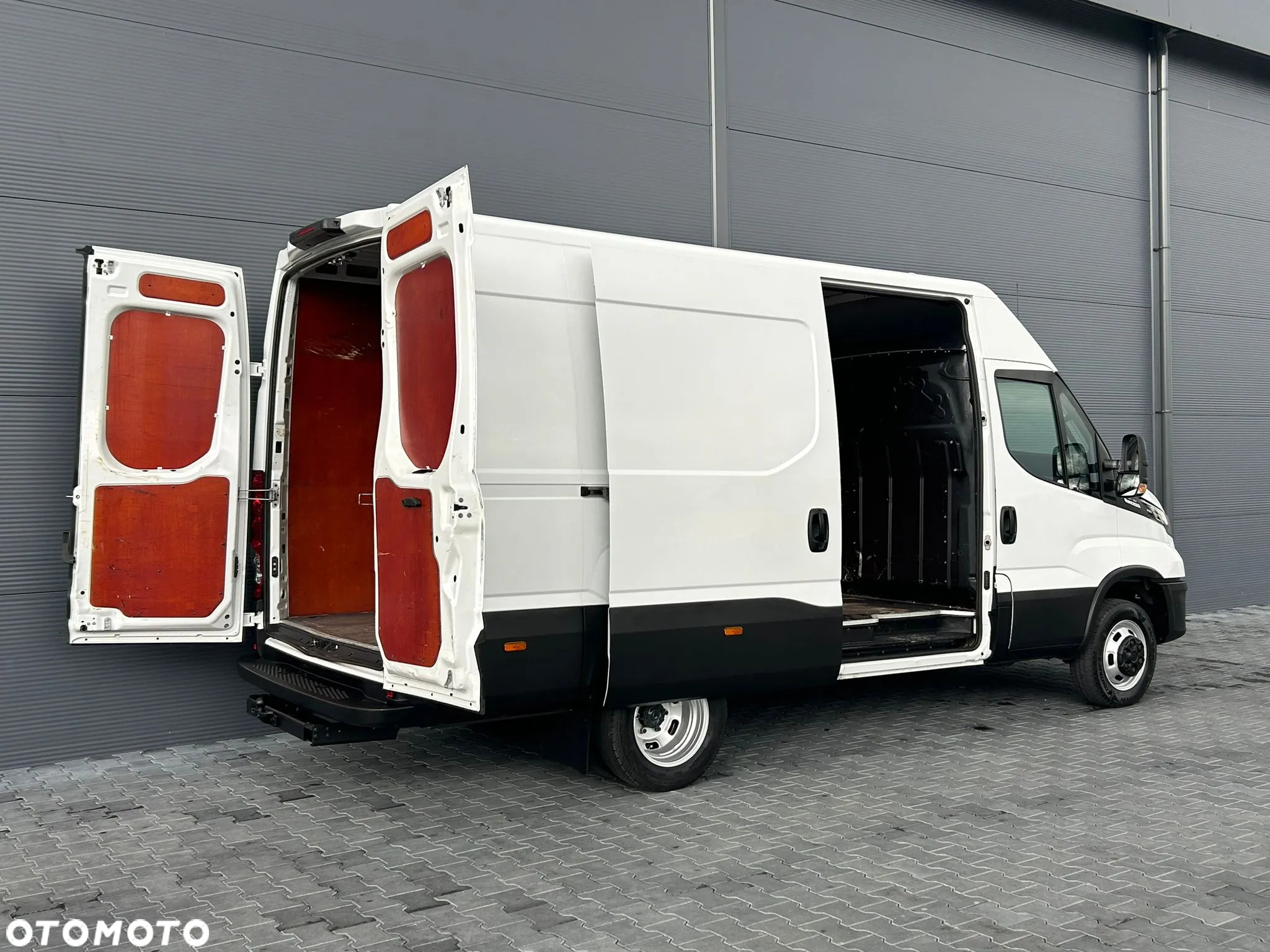 Iveco Daily 35C18 3.0 HPI Hi-Matic L3H2 Średniak **LEDY**Hak 3,5t**NA BLIŹNIAKACH**KLIMA**Sprowadzony**2020R** - 8