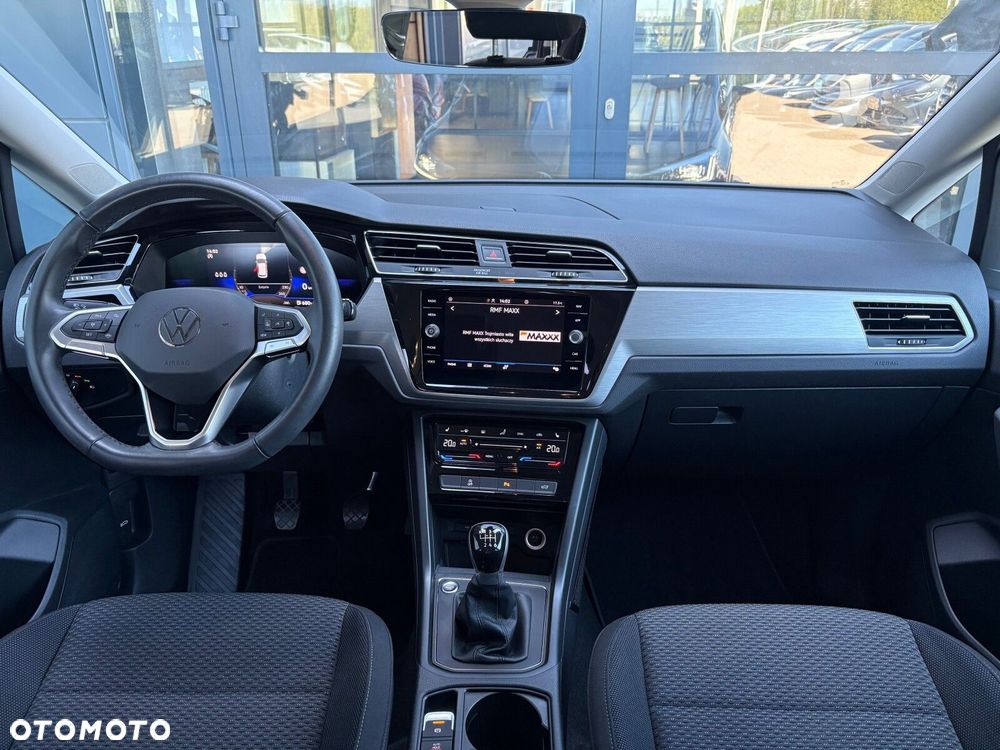 Volkswagen Touran - 10