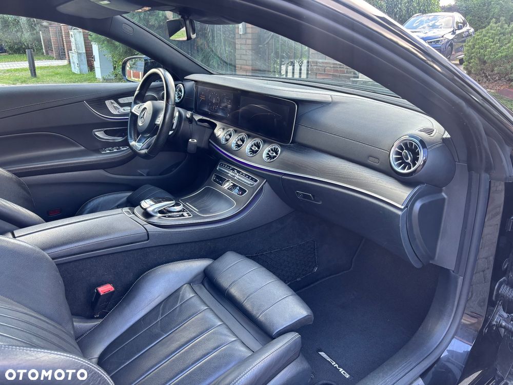 Mercedes-Benz Klasa E 200 4-Matic 9G-TRONIC - 23