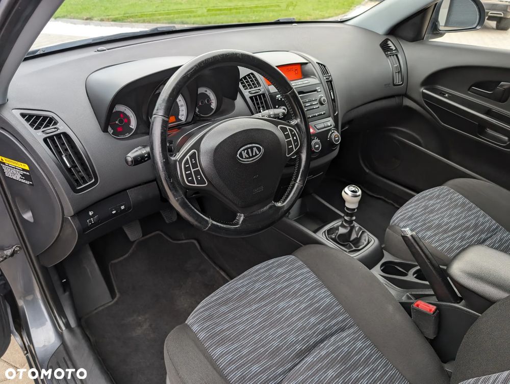 Kia Ceed - 22