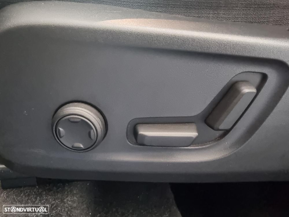 Volvo XC 40 2.0 D3 Momentum Plus Geartronic - 19