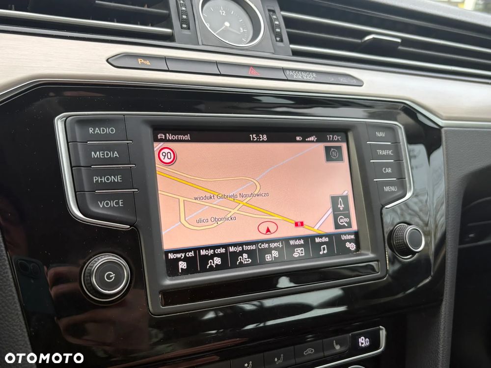 Volkswagen Passat 2.0 TDI SCR Highline - 25