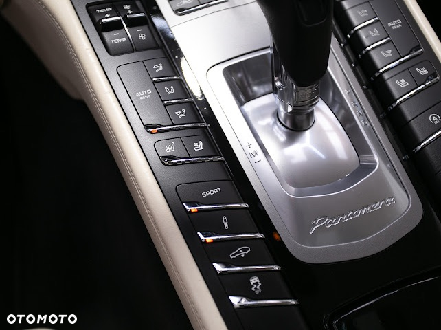 Porsche Panamera S - 17