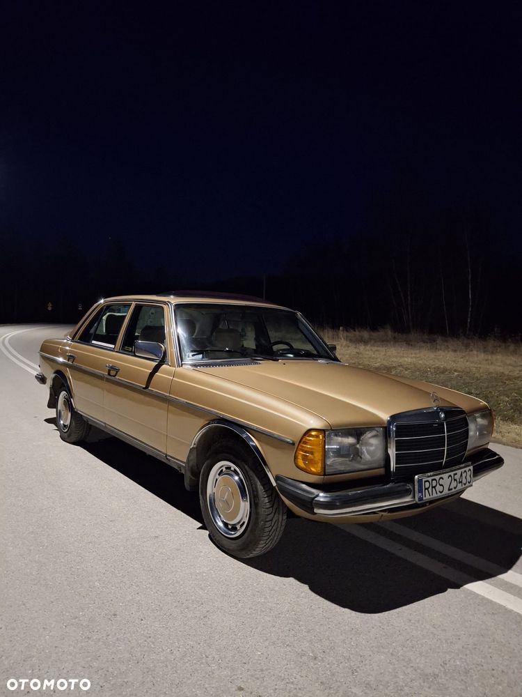 Mercedes-Benz W123 - 1