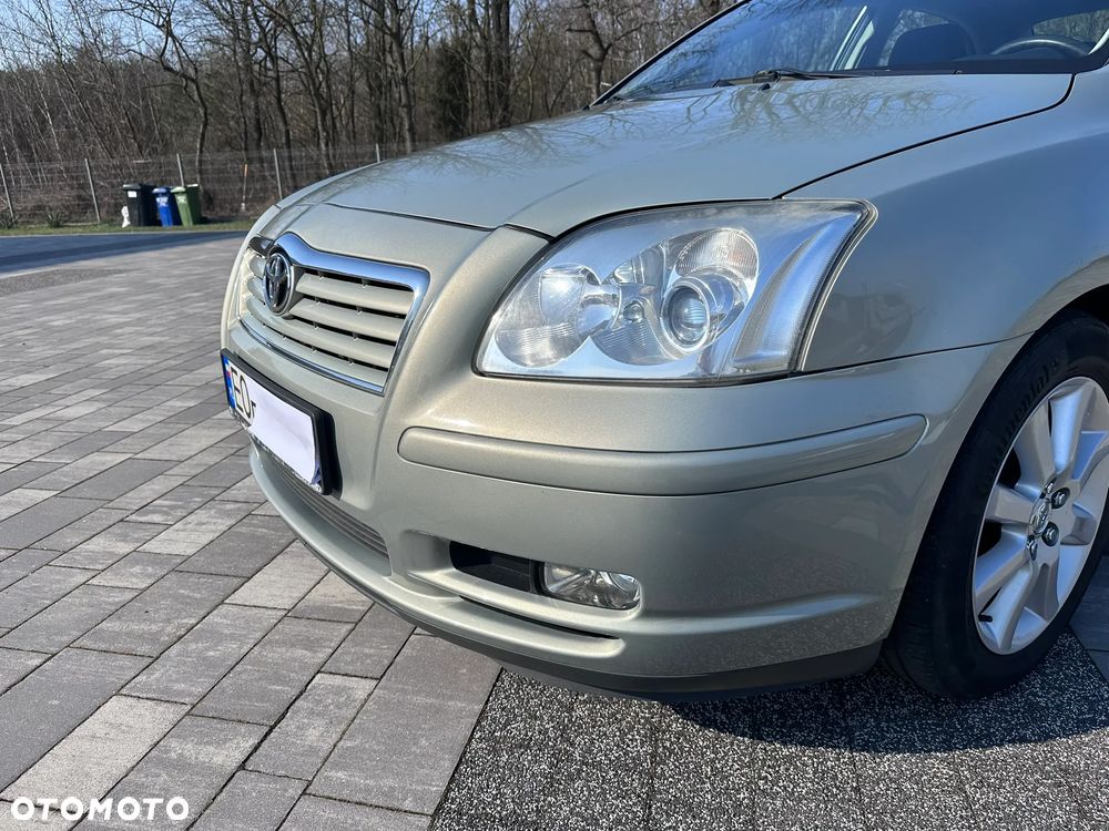 Toyota Avensis 2.0 VVT-i High - 3