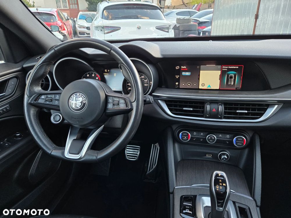 Alfa Romeo Stelvio 2.0 Turbo 16V AT8-Q4 Ti - 35