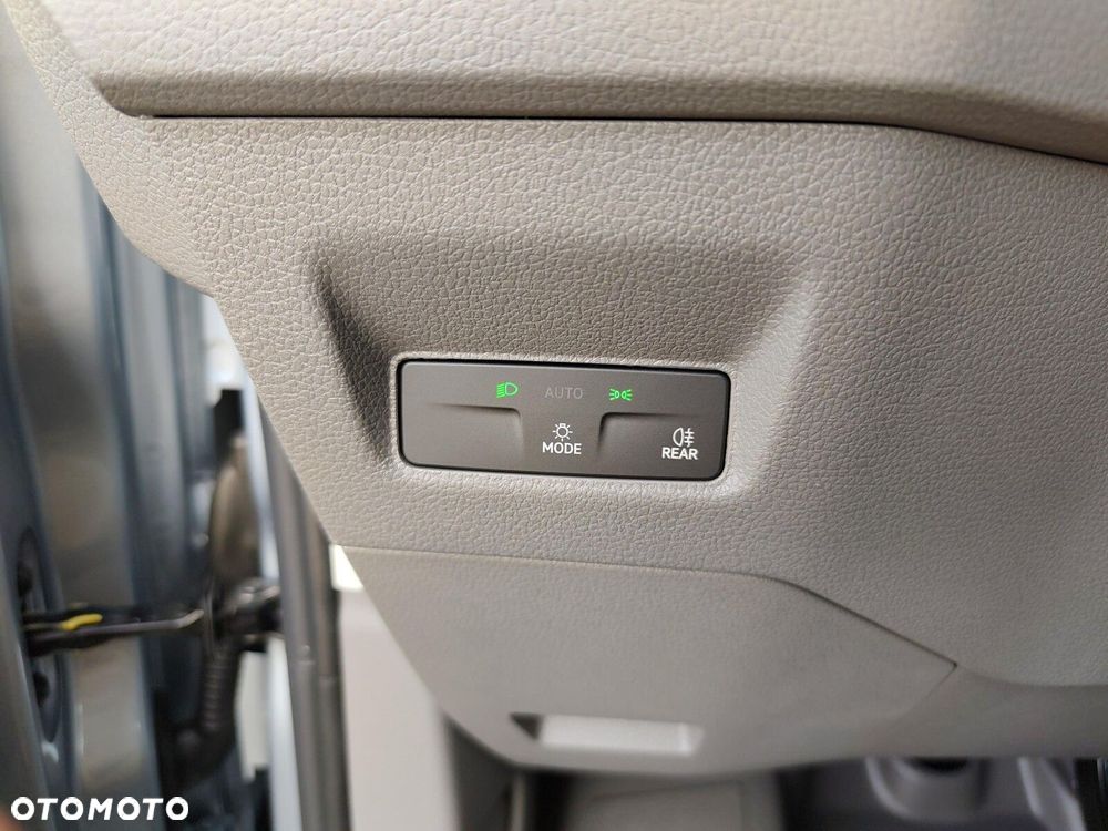 Volkswagen Crafter 35 furgon 177km Automat 3640 - 19