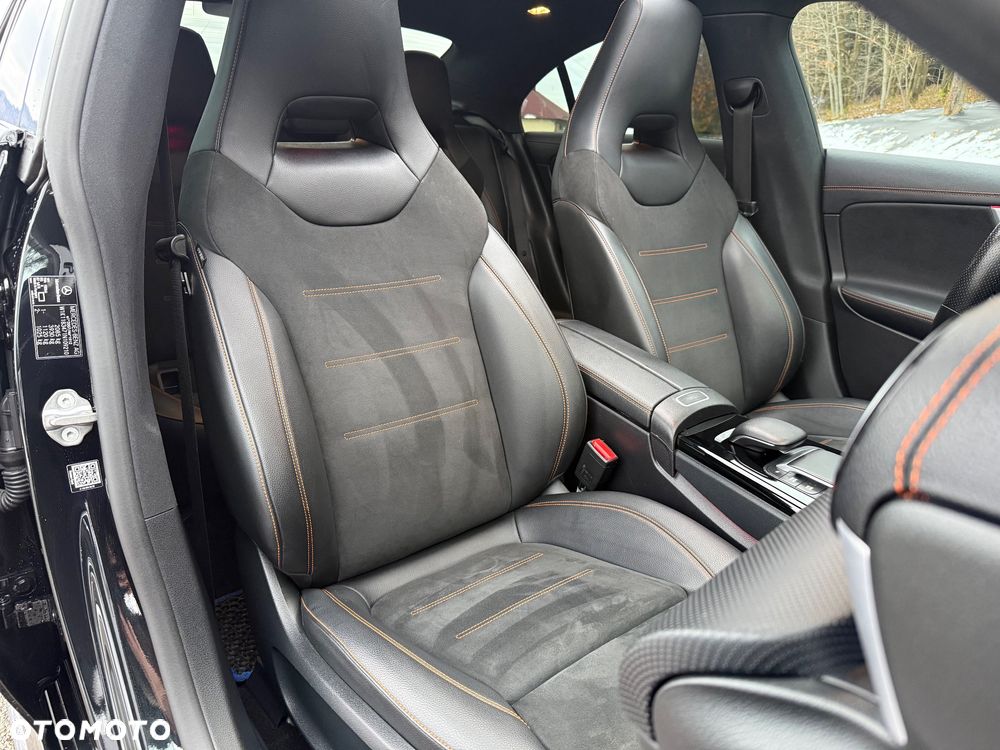 Mercedes-Benz CLA - 12