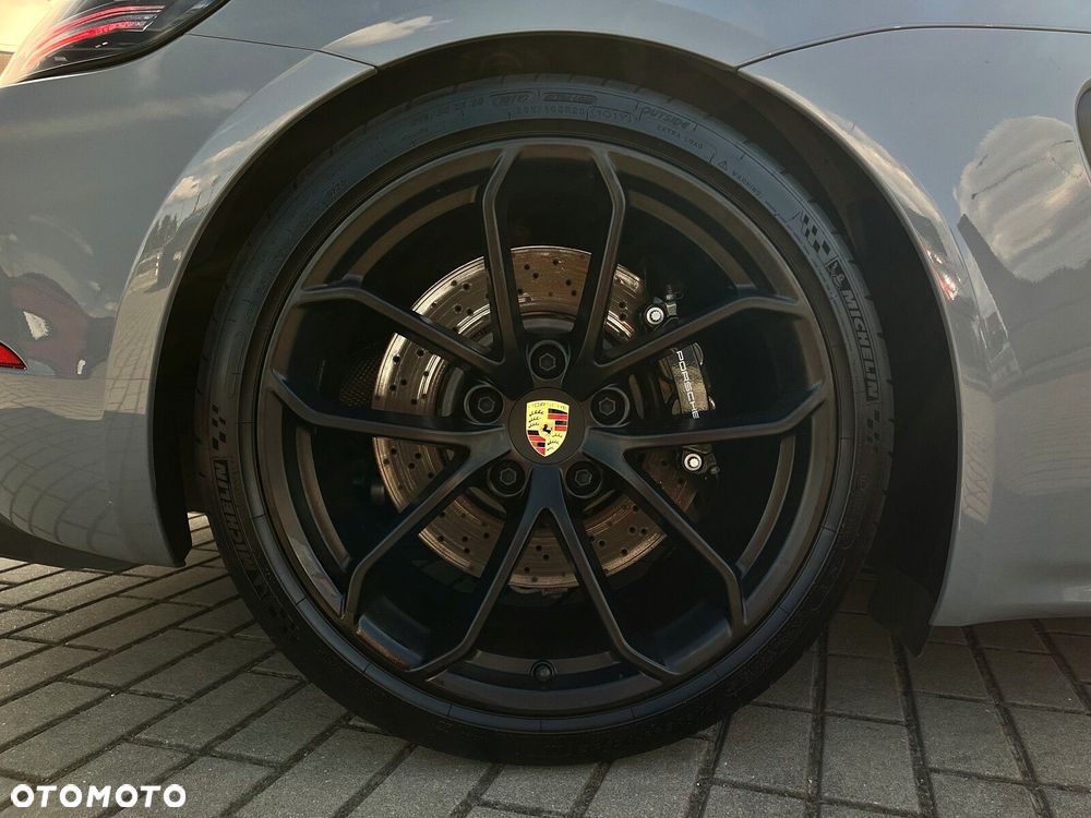 Porsche 718 Spyder - 11