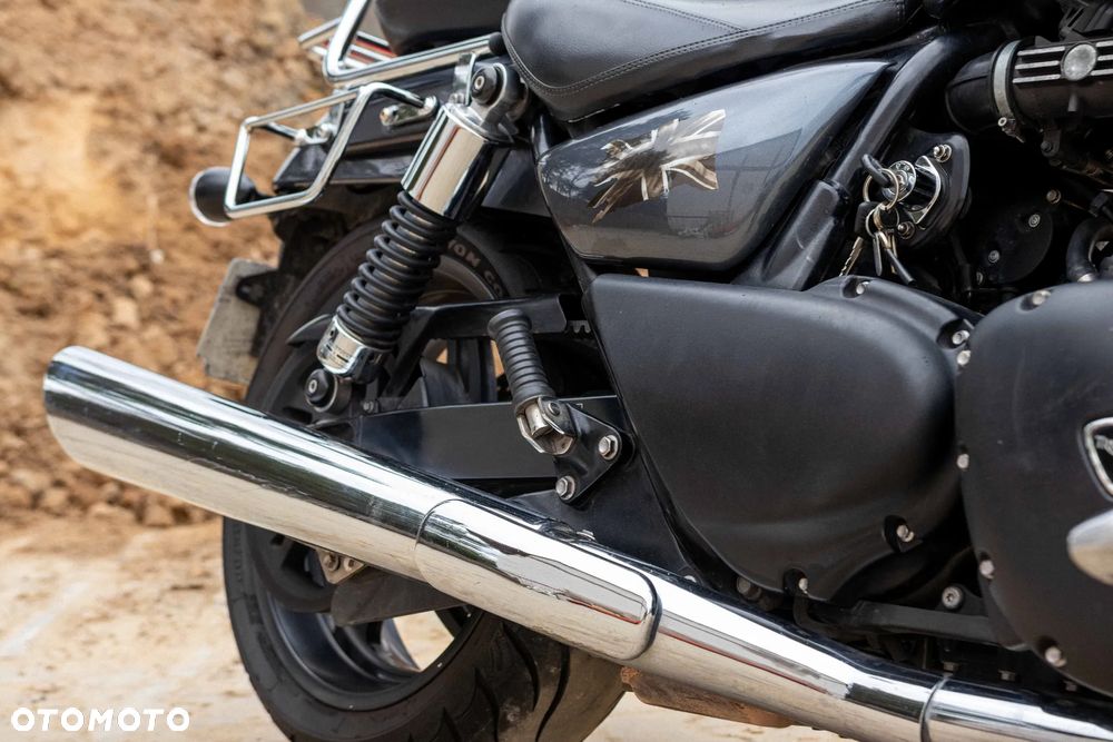 Triumph Thunderbird - 14