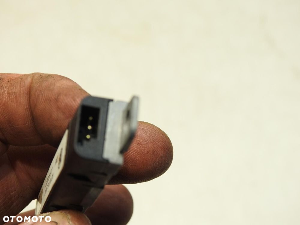 WZMACNIACZ ANTENOWY SKODA FABIA II 5J0035577 - 4