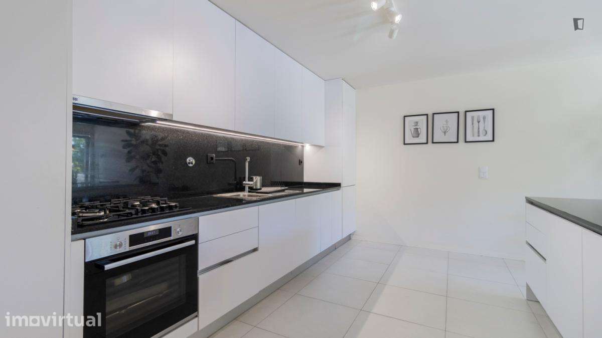 Apartamento com 3 quartos - localizado em Ramalde Porto - Grande imagem: 2/29