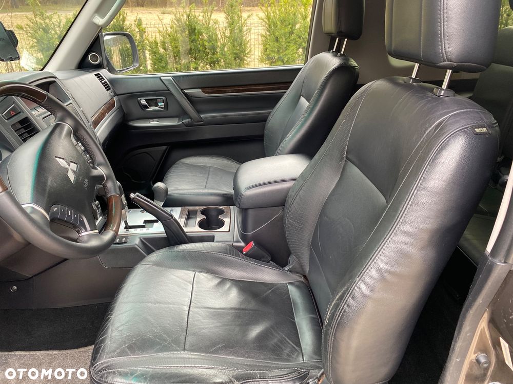 Mitsubishi Pajero - 9