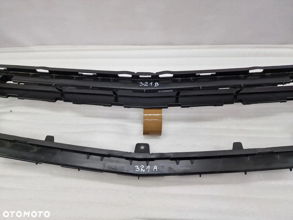 MERCEDES E-KLASSA W213 16- DOLNA KRATKA ŚRODKOWA / WSPORNIK ZDERZAKA PRZEDNIEGO PRZÓD , NR A2138851265 , NR AUKCJI KR321 - 2