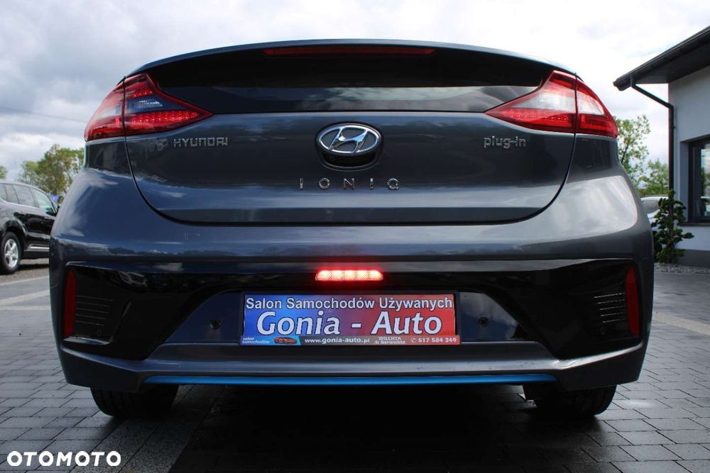 Hyundai IONIQ - 16