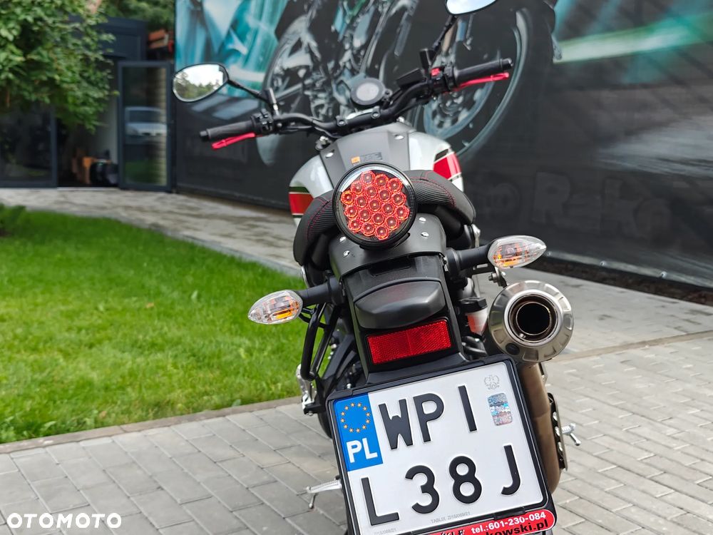 Yamaha XSR - 8