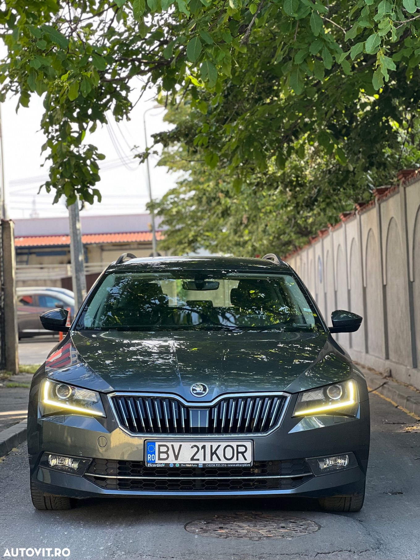 Skoda Superb Combi 2.0 TDI DSG Style - 1