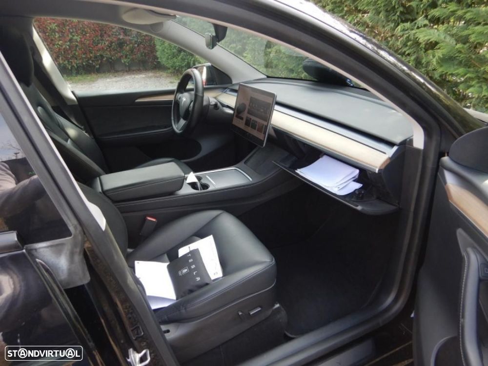 Tesla Model Y Long Range Dual Motor AWD - 3