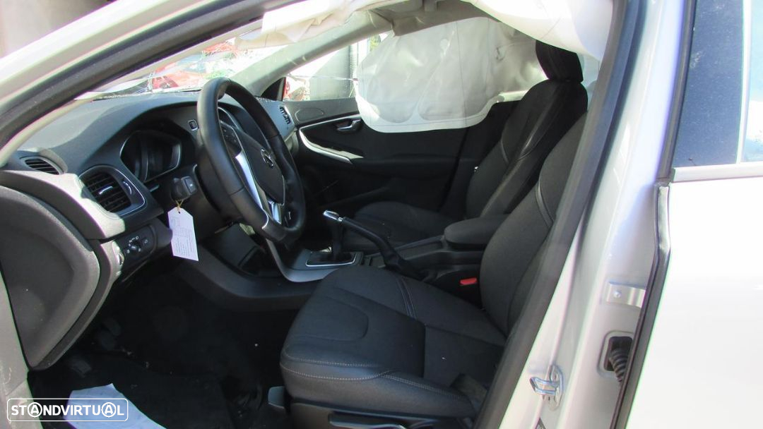 Volvo V40 2.0 D2 (120cv) de 2019 - Peças Usadas (7092) - 5