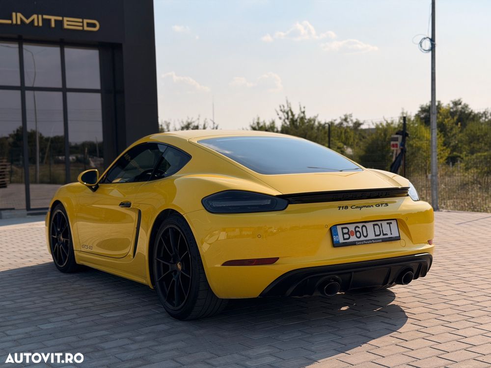 Porsche Cayman 718 GT4 RS - 8