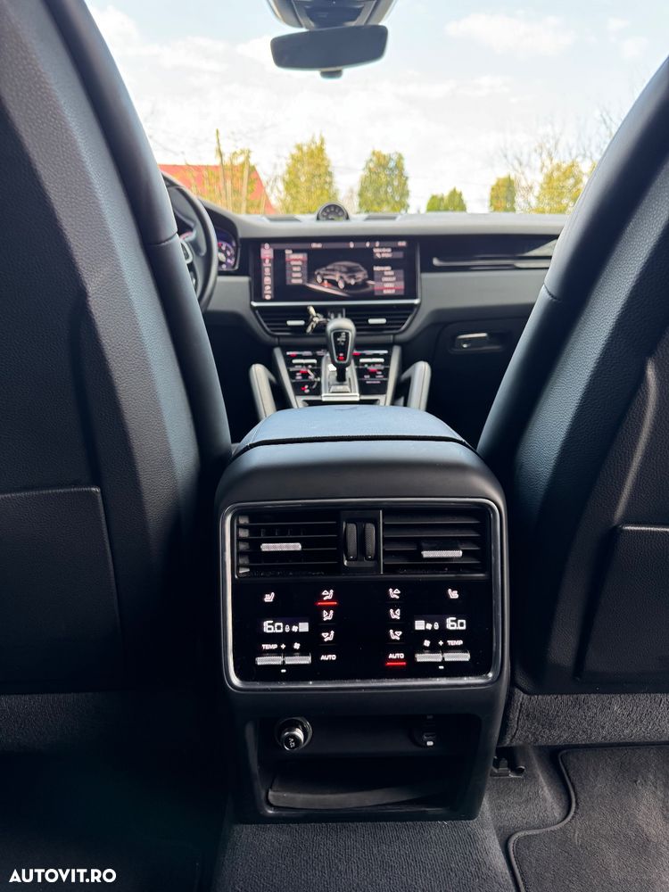 Porsche Cayenne - 4