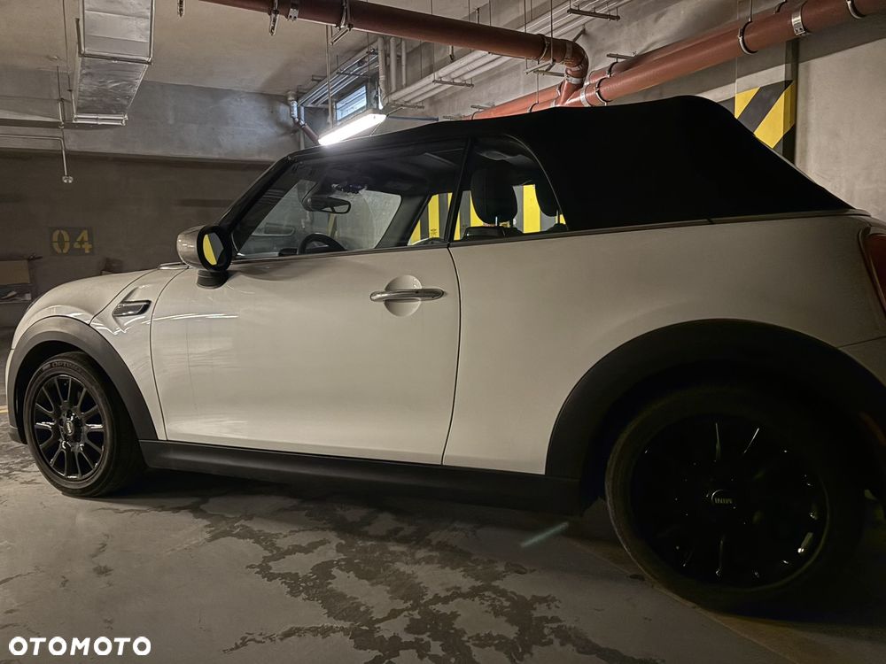 MINI Cooper Essential Trim - 13